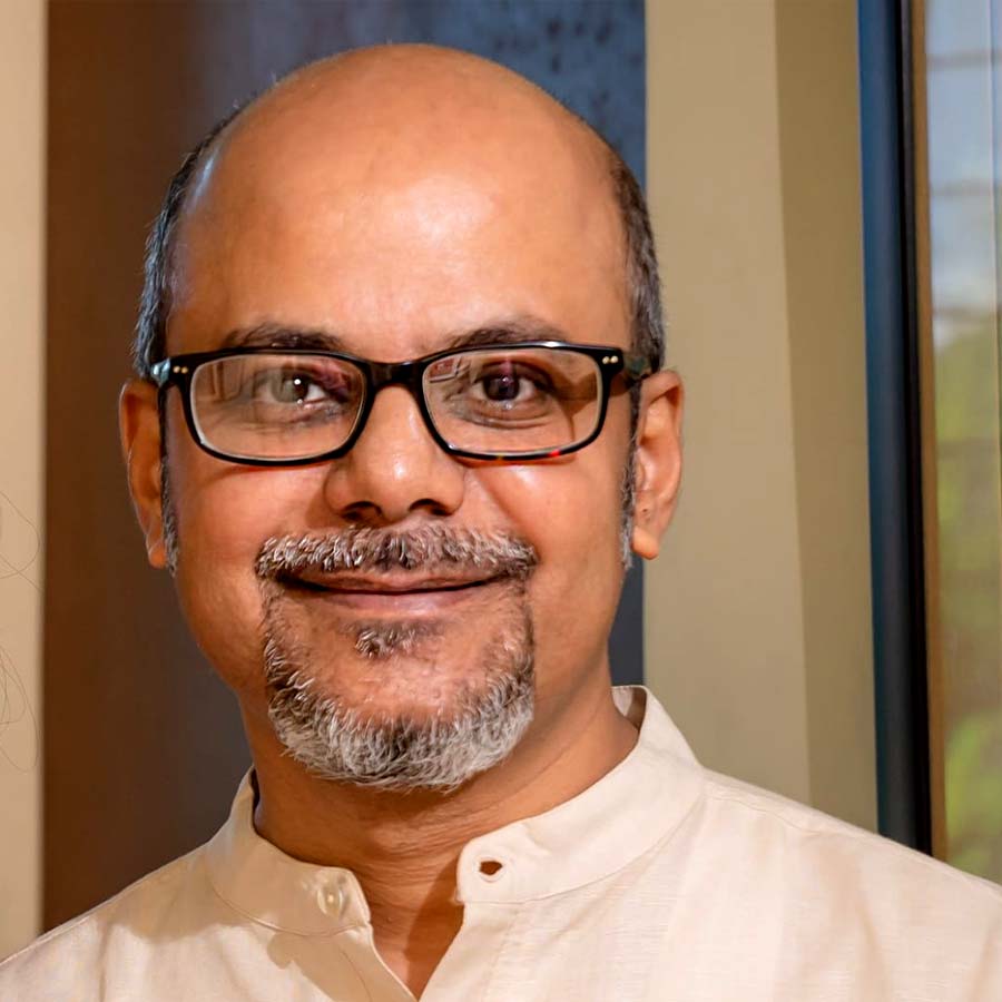 গ্রেফতারি পরোয়ানা প্রসঙ্গে সবটা খোলসা করলেন কবি শ্রীজাত।