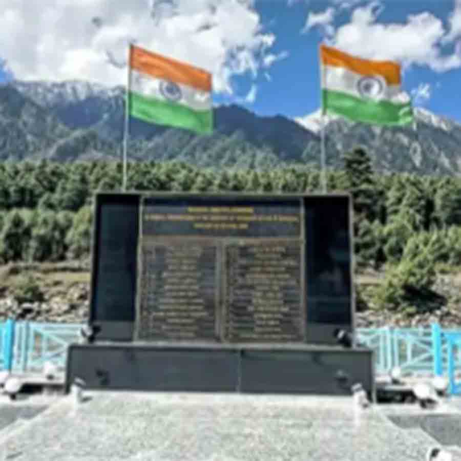 Citizens and tourists paid their respect to the deceased in pahalgam Attack