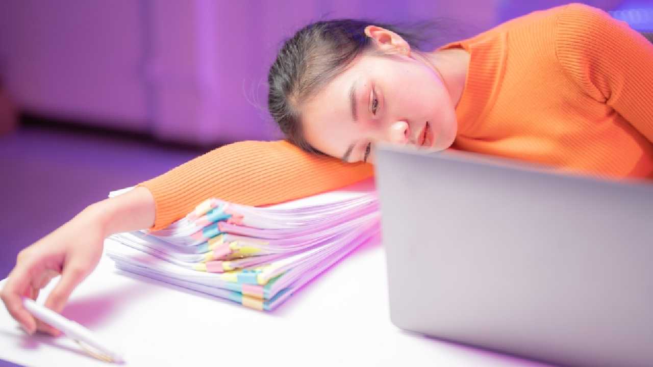 ‘ফুড কোমা’ এড়াতে কী কী খাওয়াদাওয়ায় কী কী বদল আনবেন?