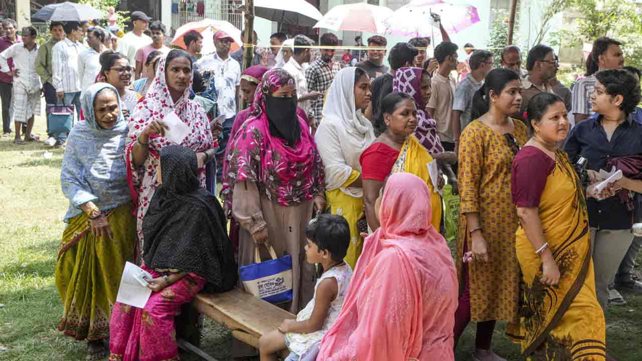 Unrest at booths in Bharatpur, EVM malfunctions in Baharampur—Congress demands re-election and lodges complaints with the CEO