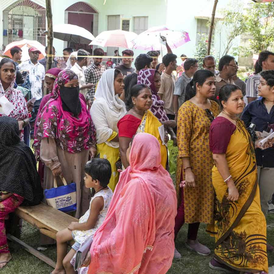 Unrest at booths in Bharatpur, EVM malfunctions in Baharampur—Congress demands re-election and lodges complaints with the CEO