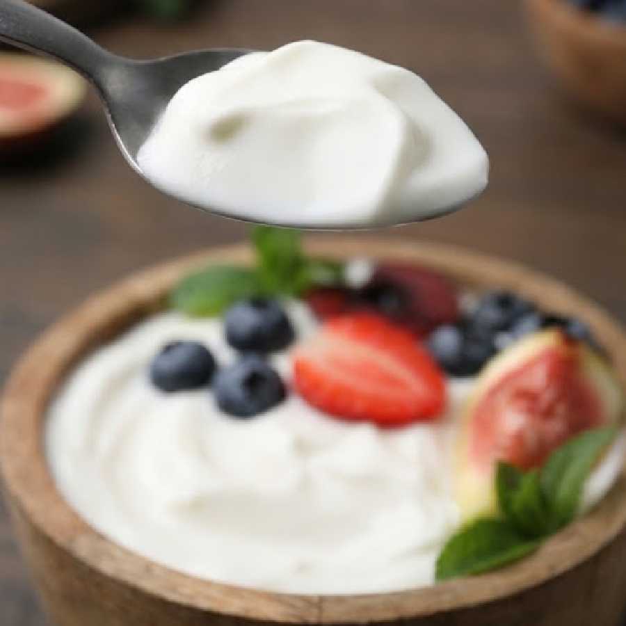 দইয়ের তুলনায় গ্রিক ইয়োগার্টের পুষ্টিগুণ কি বেশি?