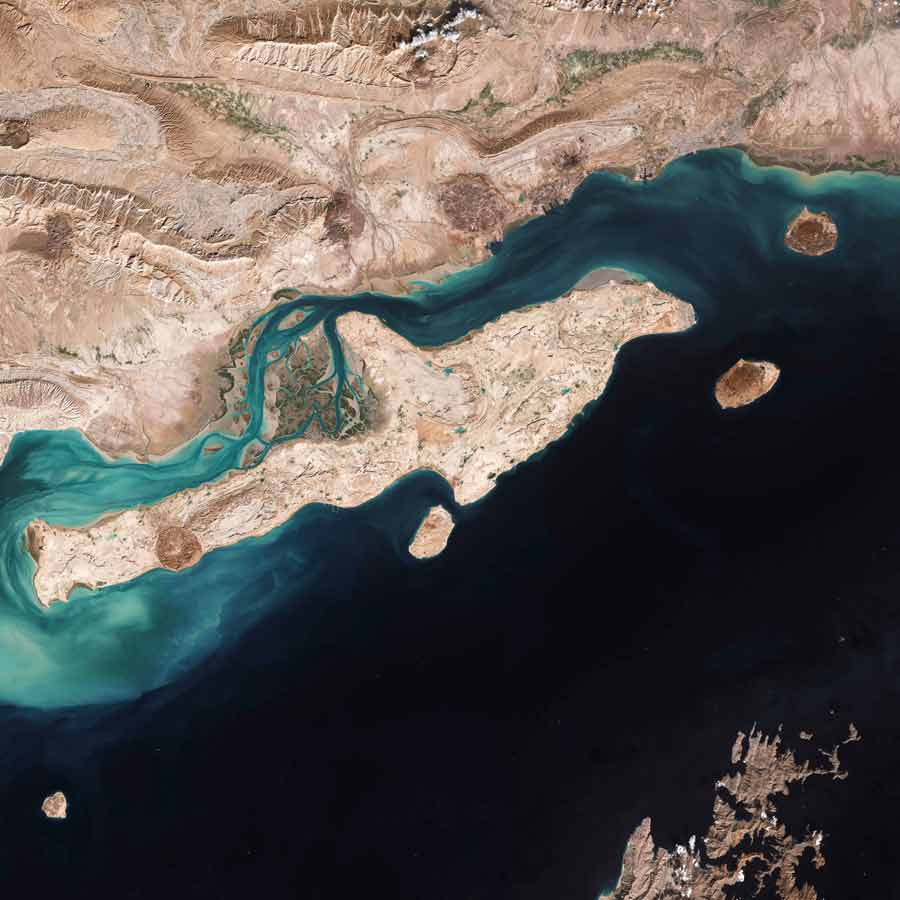 Deadly Underwater Mines in the Strait of Hormuz and How Navies Detect Them