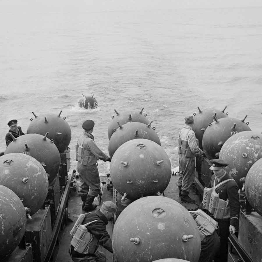 Deadly Underwater Mines in the Strait of Hormuz and How Navies Detect Them