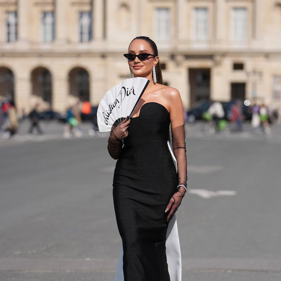 কায়দা হোক হাতপাখা নিয়েও। 