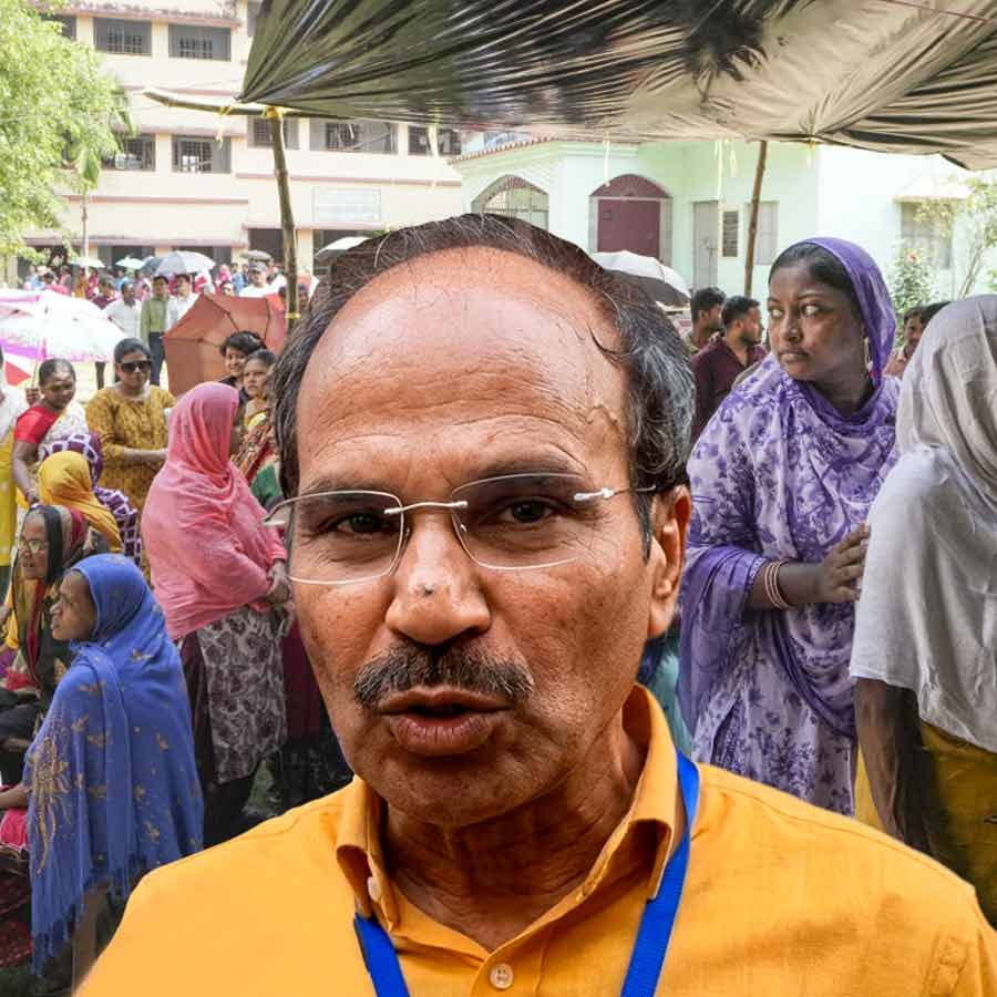 Adhir Chowdhury remained in a cool mood from the morning till the afternoon of the polling day, he complained against the police in the evening