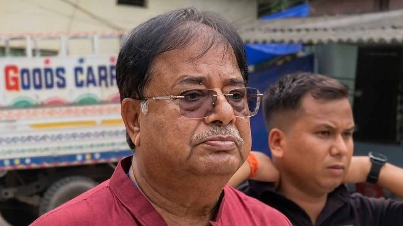 উদয়ন গুহ।