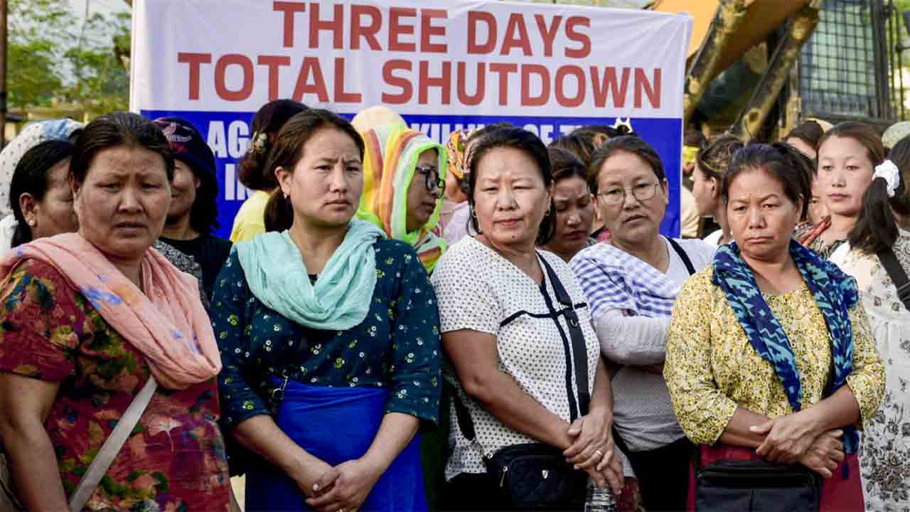 প্রতিবাদে নাগা গোষ্ঠীর মহিলারা।