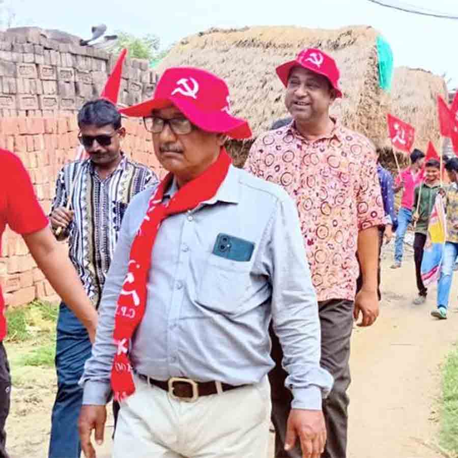 প্রচারে পূর্বস্থলীর প্রদীপ সাহা।