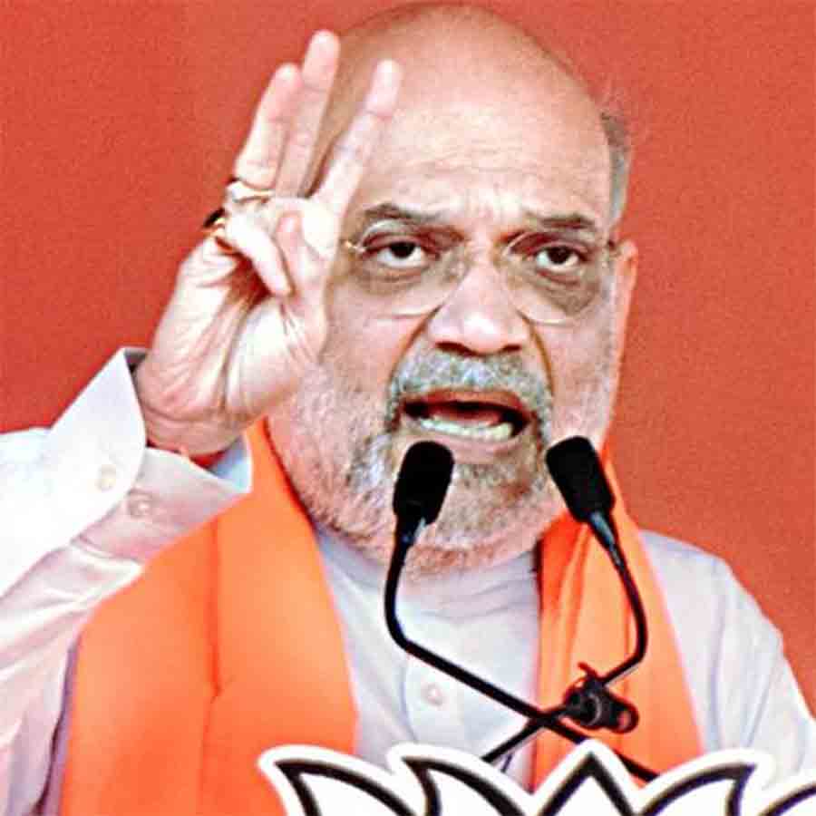 আরামবাগের মায়াপুর বাসস্ট্যান্ড এলাকায় পুরশুড়ার বিজেপি প্রার্থী বিমান ঘোষ এবং আরামবাগের বিজেপি প্রার্থী হেমন্ত বাগের সমর্থনে বৃহস্পতিবার