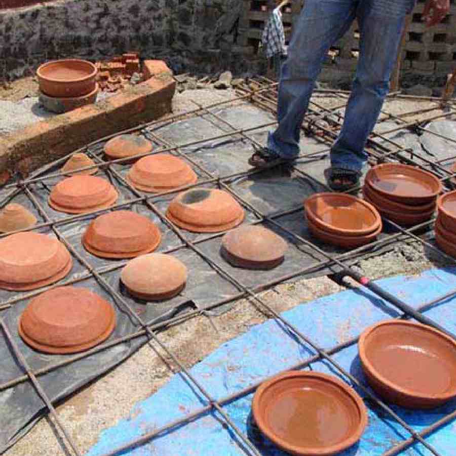  ‘ফিলার স্ল্যাব’ পদ্ধতি ব্যবহার করেই ছাদ ঢালাই করা হচ্ছে।