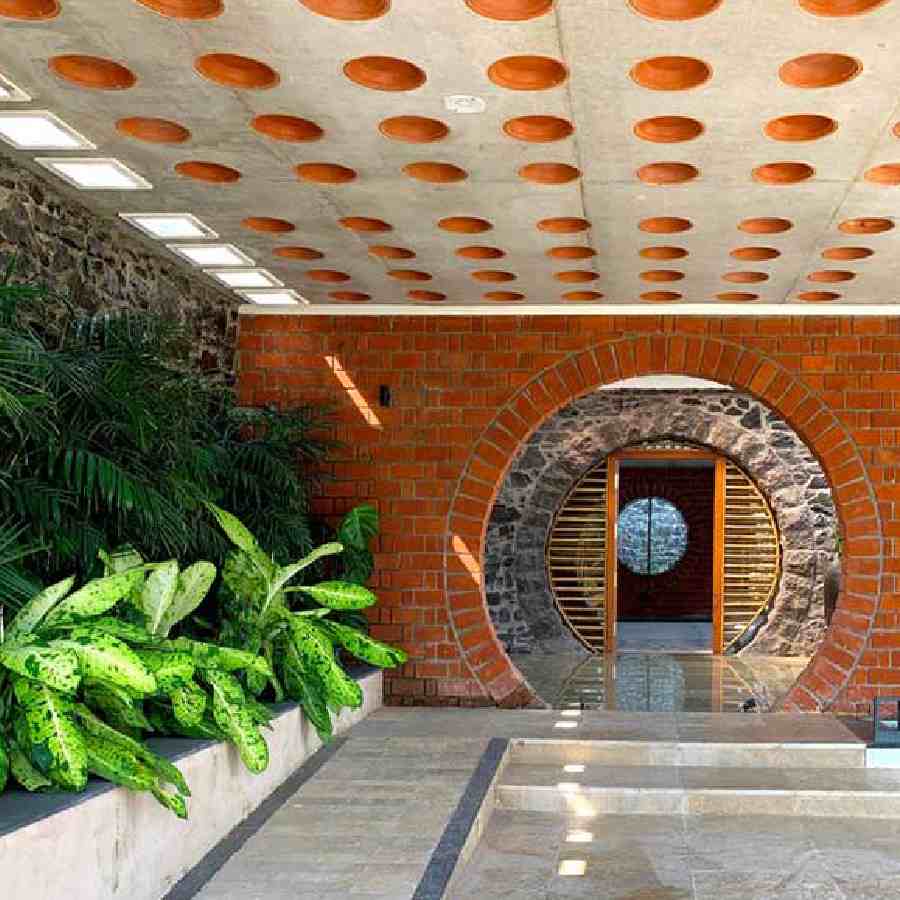 রেস্তরাঁ, ক্যাফেতেও এখন ব্যবহার করা হচ্ছে  ‘ফিলার স্ল্যাব’ পদ্ধতি।