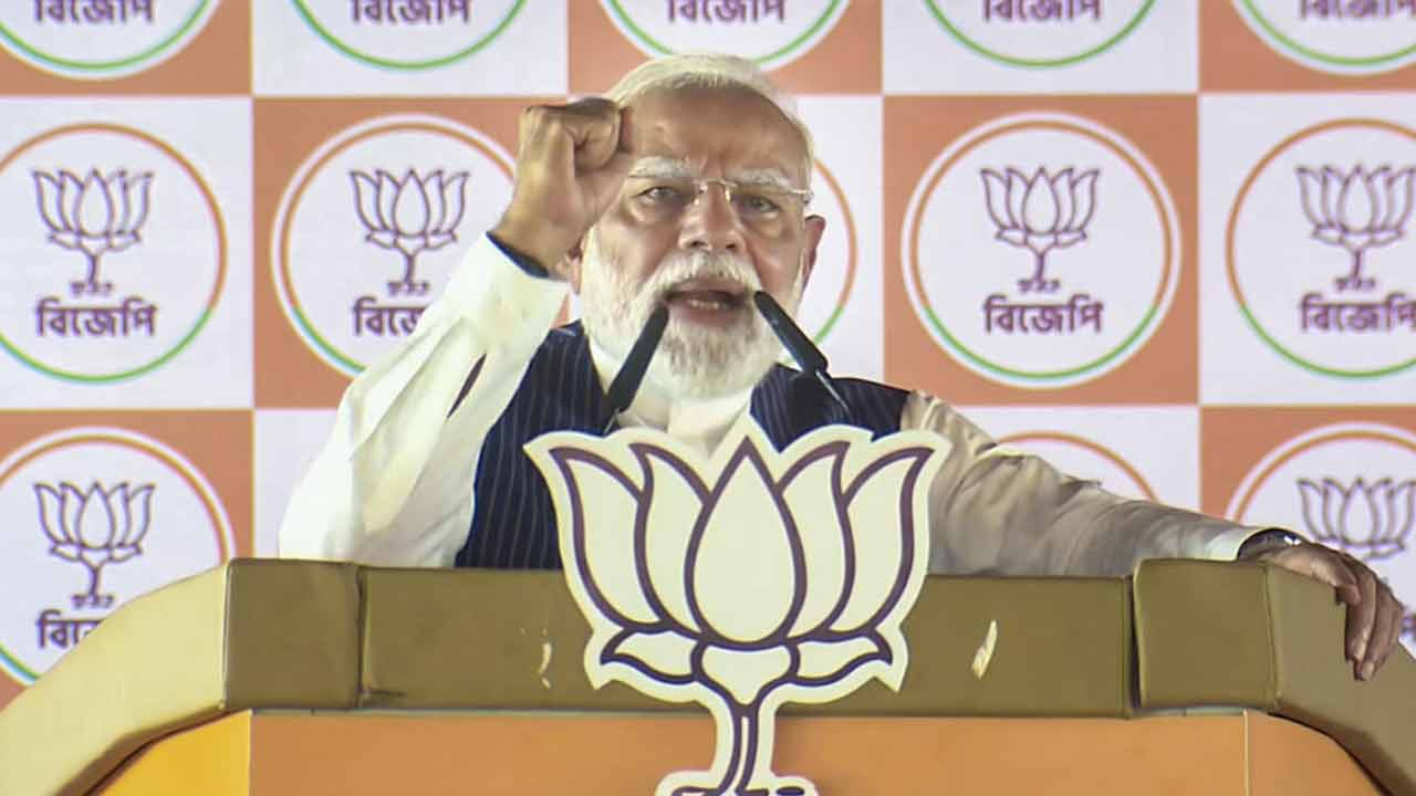 পানিহাটির সভায় প্রধানমন্ত্রী নরেন্দ্র মোদী।