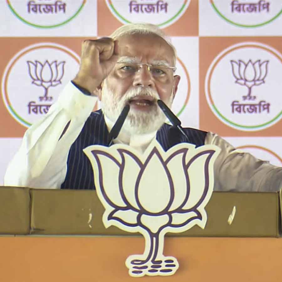 Narendra Modi promises to open all filed related to crime against women dgtl