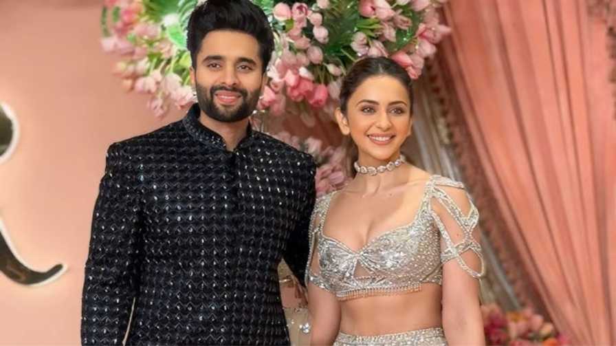 জ্যাকির মন্তব্য ঘিরে বিতর্ক তৈরি হতেই মাঠে নামলেন স্ত্রী রকুল!