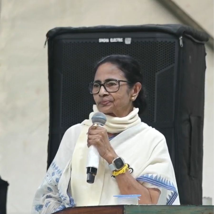 নির্বাচনী প্রচারে তৃণমূলনেত্রী মমতা বন্দ্যোপাধ্যায়।