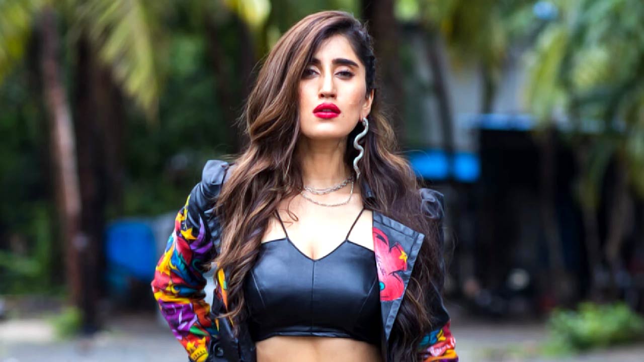 Singer Akasa Singh To Marry NRI Businessman After Years Of Dating; Destination Wedding In Uttarakhand Planned