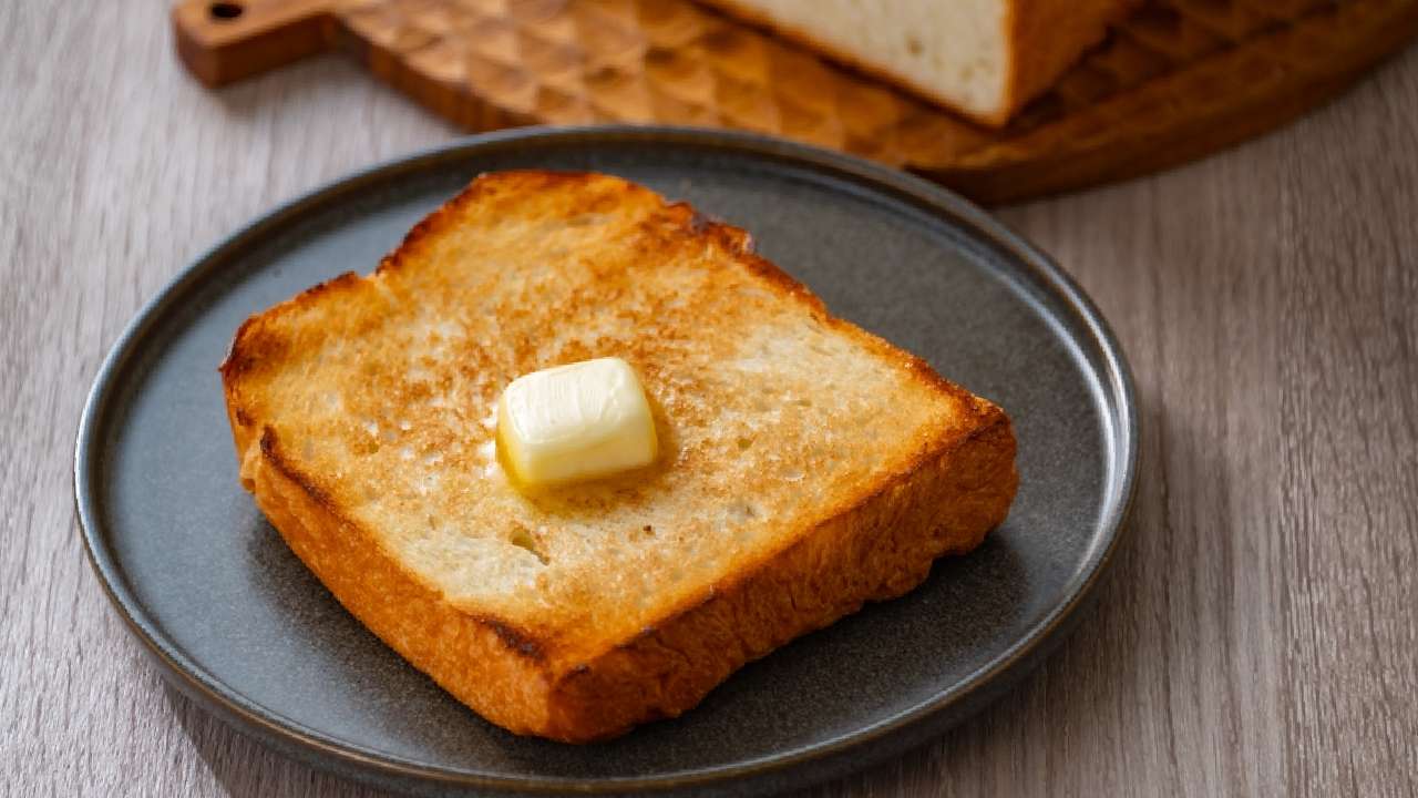 সাধারণ টোস্টকে কী ভাবে স্বাস্থ্যকর বানাবেন?
