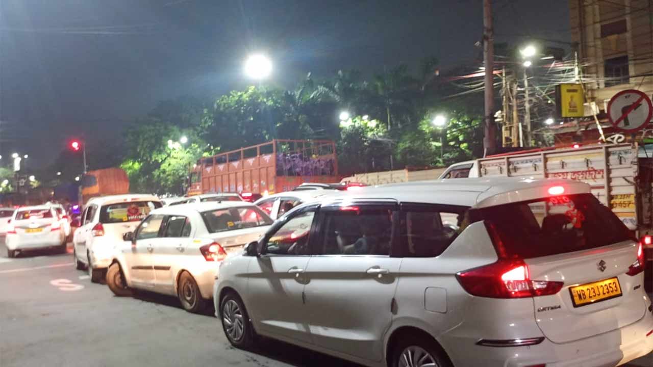 কলকাতার রাস্তায় যানজট।