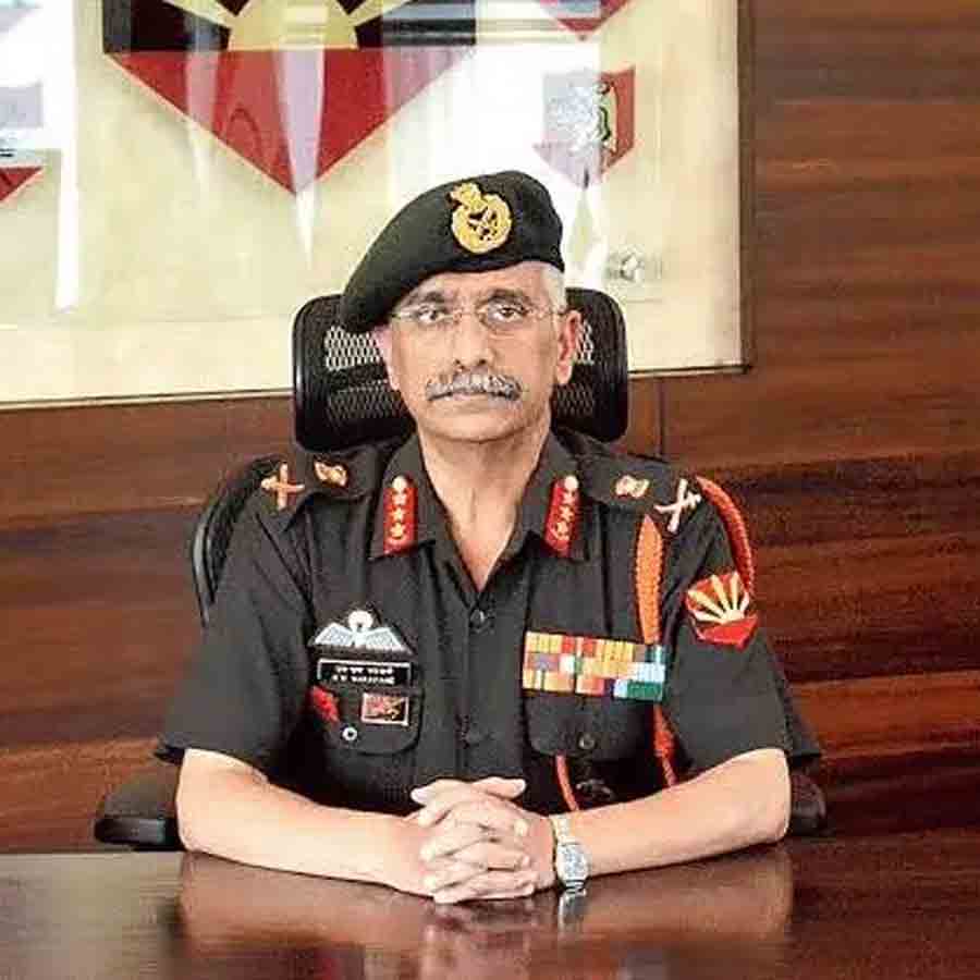 মনোজমুকুন্দ নরবণে।