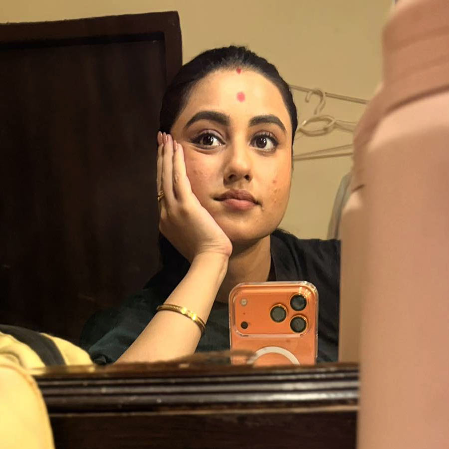 ‘গালের ব্রণ বা দাগ মেকআপ-এর সাহায্যে ঢাকি না।’