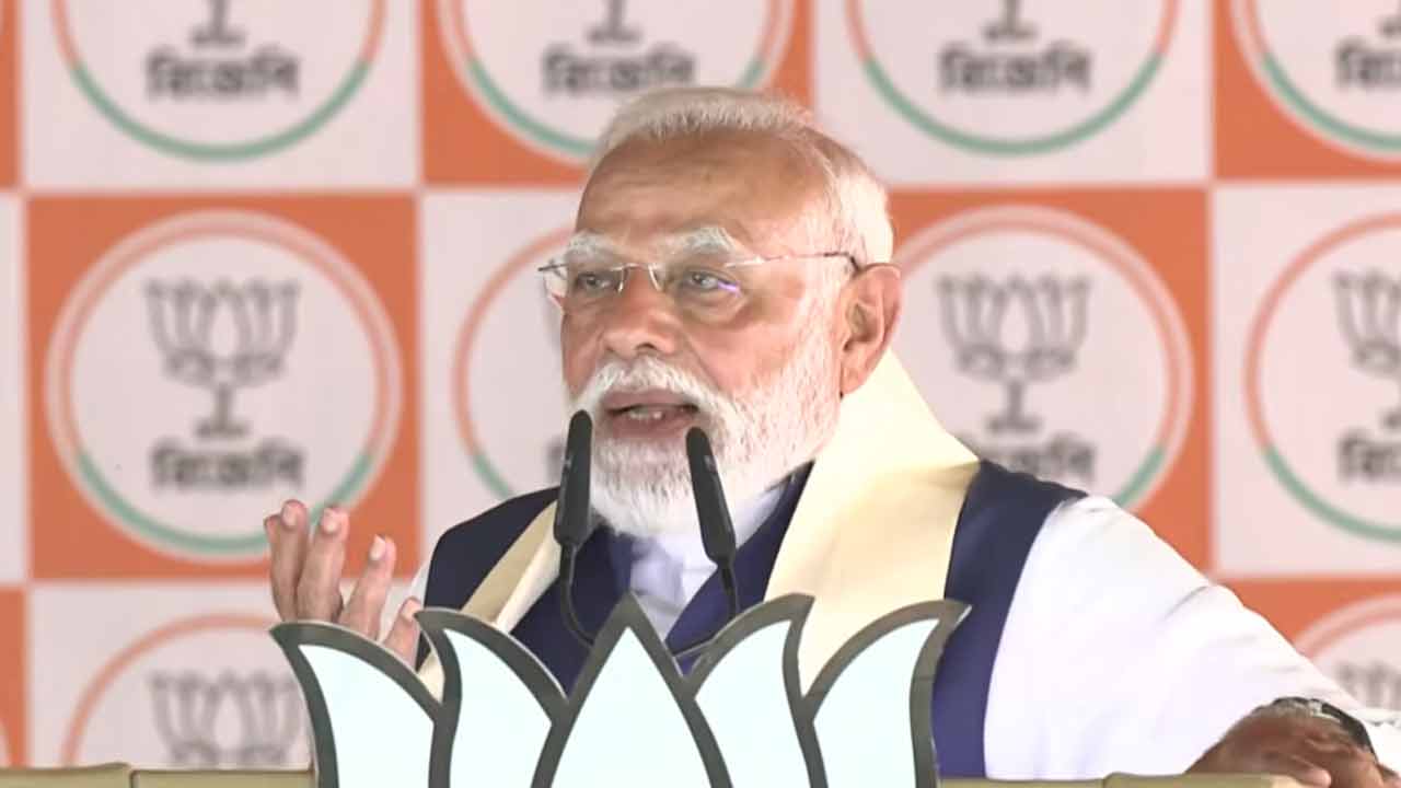 ঠাকুরনগরের সভায় প্রধানমন্ত্রী নরেন্দ্র মোদী।