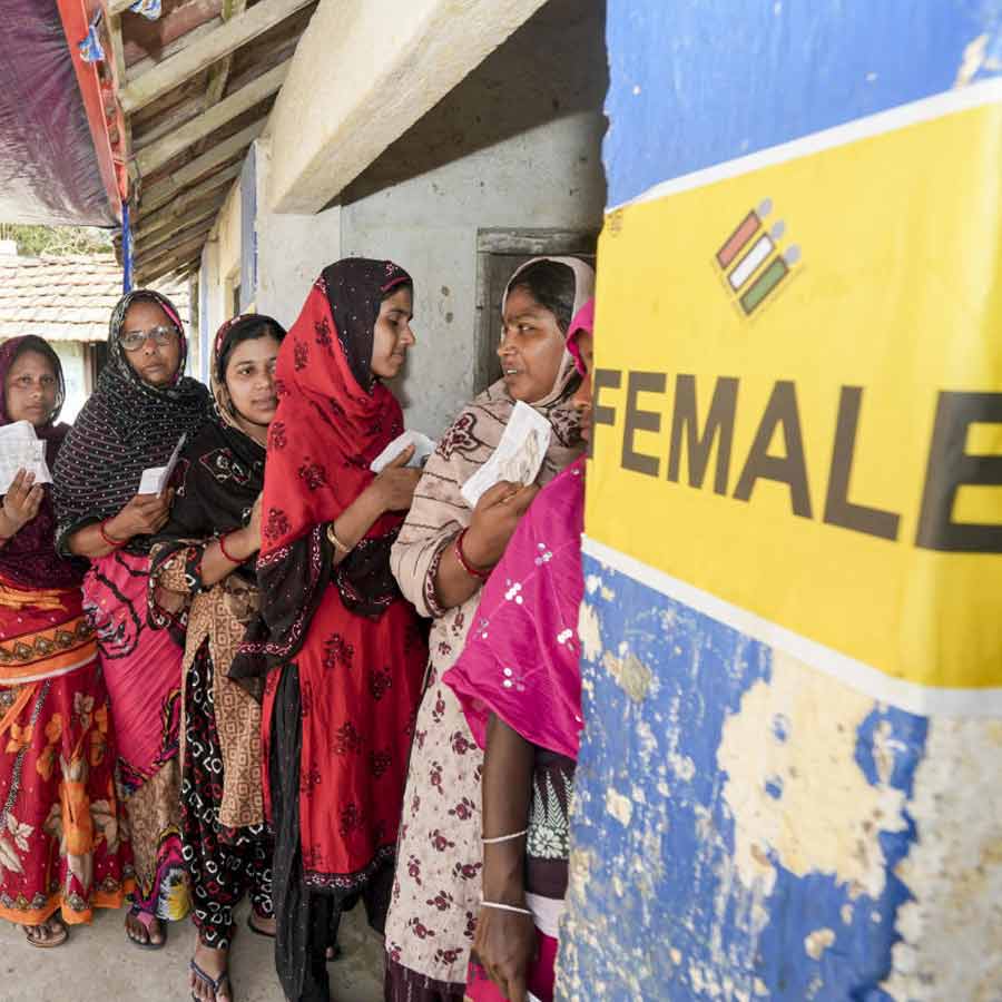 Female voting percentage is more than male in some Assembly constituency of first phase election dgtl