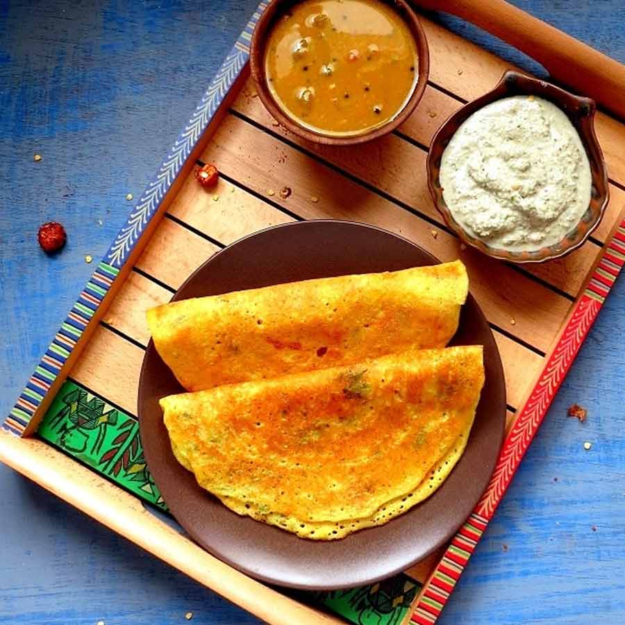 আডই কেউ বানান চিলার মতো, কেউ দোসার মতো পাতলা।