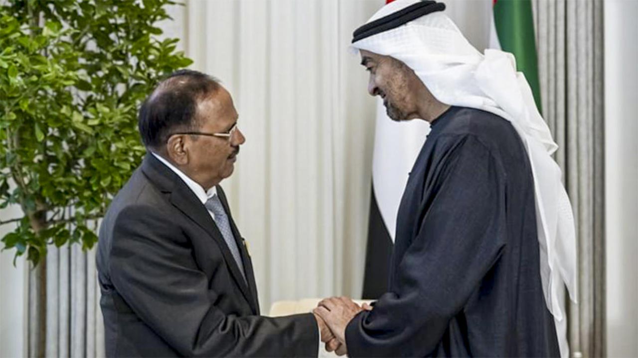 জাতীয় নিরাপত্তা উপদেষ্টা অজিত ডোভাল সংযুক্ত আরব আমিরশাহির প্রেসিডেন্ট শেখ মহম্মদ বিন জায়েদ আল নাহায়নের সঙ্গে দেখা করেন।
