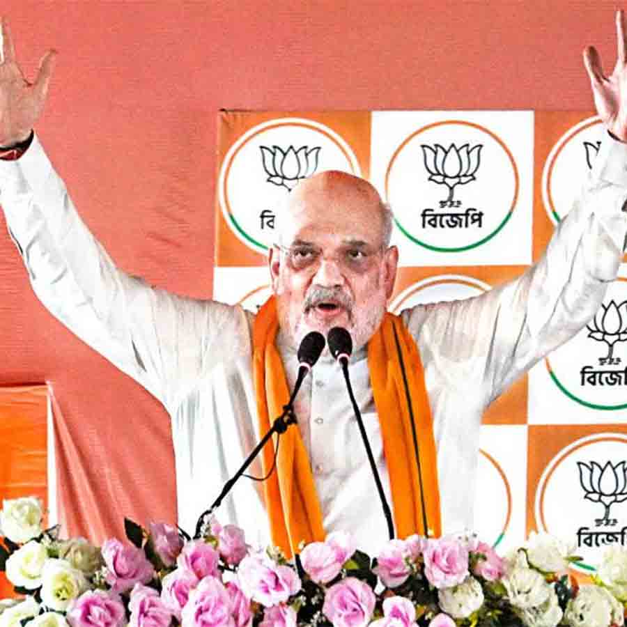 নির্বাচনী জনসভায় কেন্দ্রীয় স্বরাষ্ট্রমন্ত্রী অমিত শাহ। রবিবার রানাঘাটে।