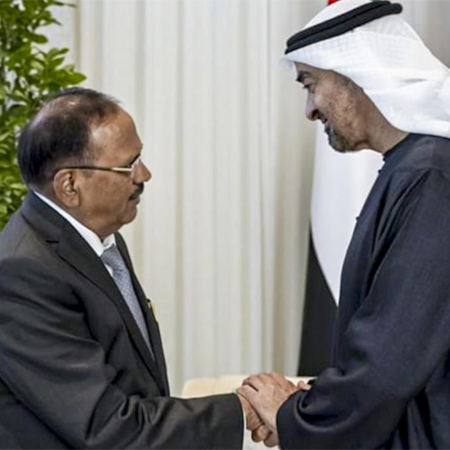 জাতীয় নিরাপত্তা উপদেষ্টা অজিত ডোভাল সংযুক্ত আরব আমিরশাহির প্রেসিডেন্ট শেখ মহম্মদ বিন জায়েদ আল নাহায়নের সঙ্গে দেখা করেন।