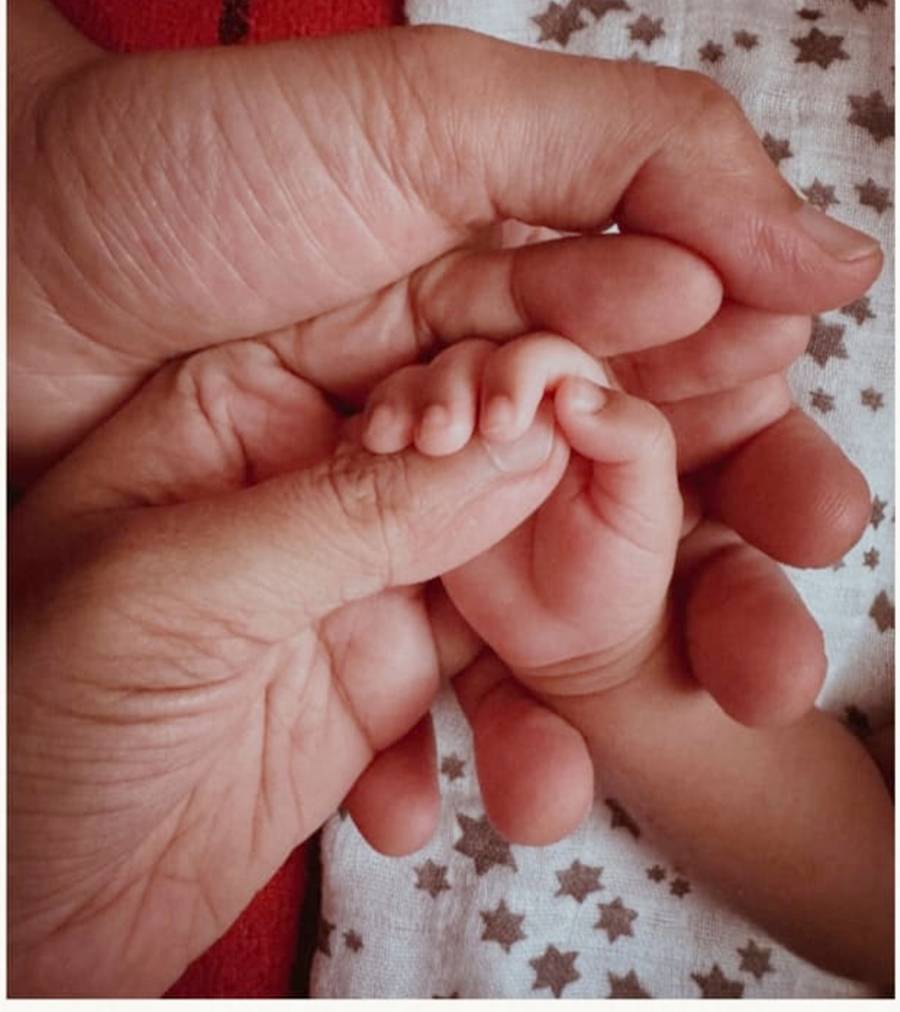 সন্তানের এক মাস বয়সের ছবি ভাগ করে নিয়েছেন চিত্রাঙ্গদা শতরূপা।