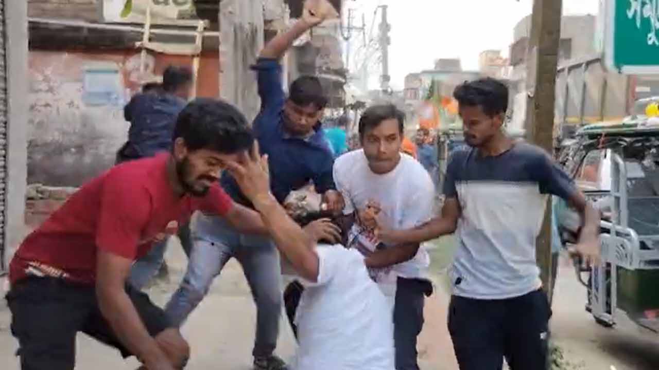 পূর্ব বর্ধমানের পূর্বস্থলীতে সোমবার তৃণমূল-বিজেপির সংঘর্ষ বাধে।