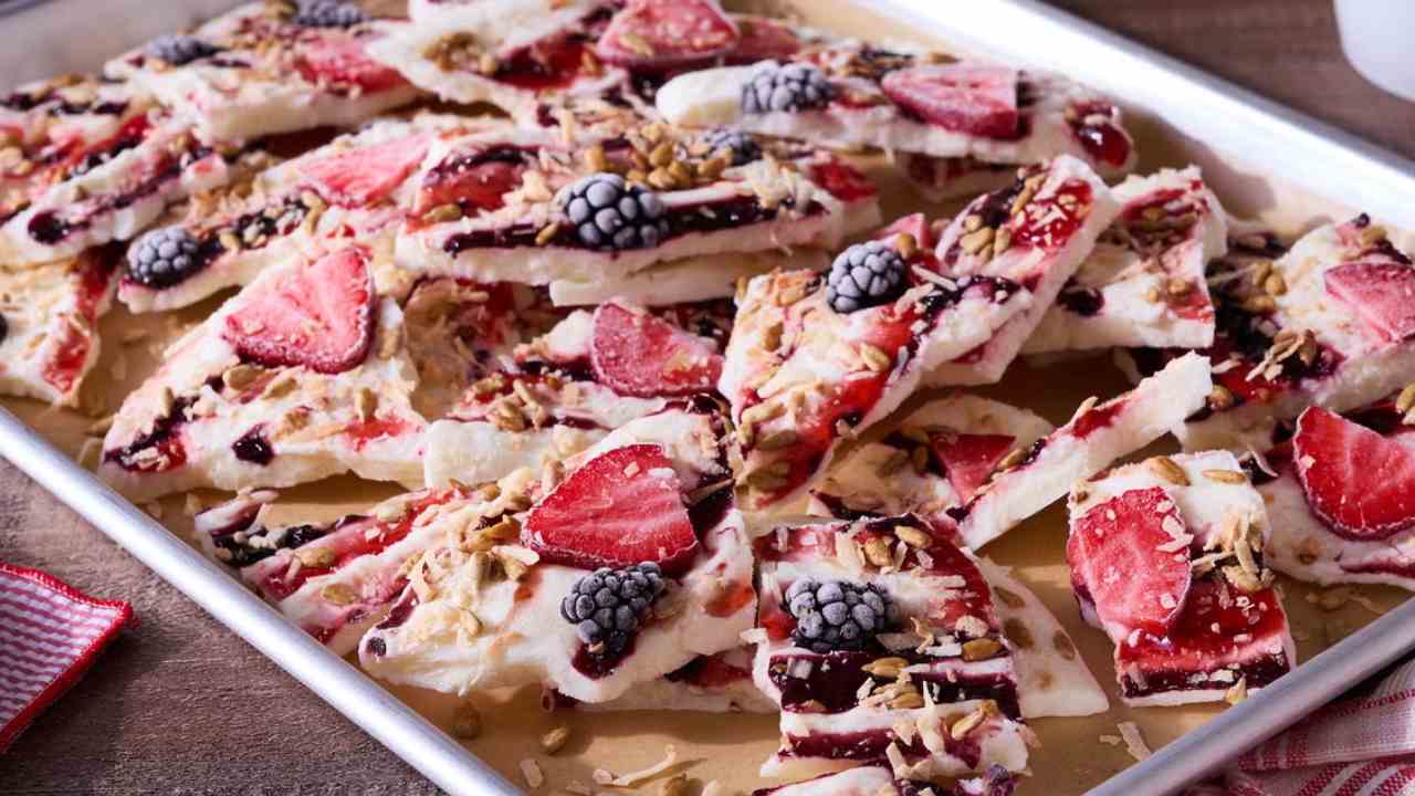 Make Delicious Frozen Yogurt Bark at Home