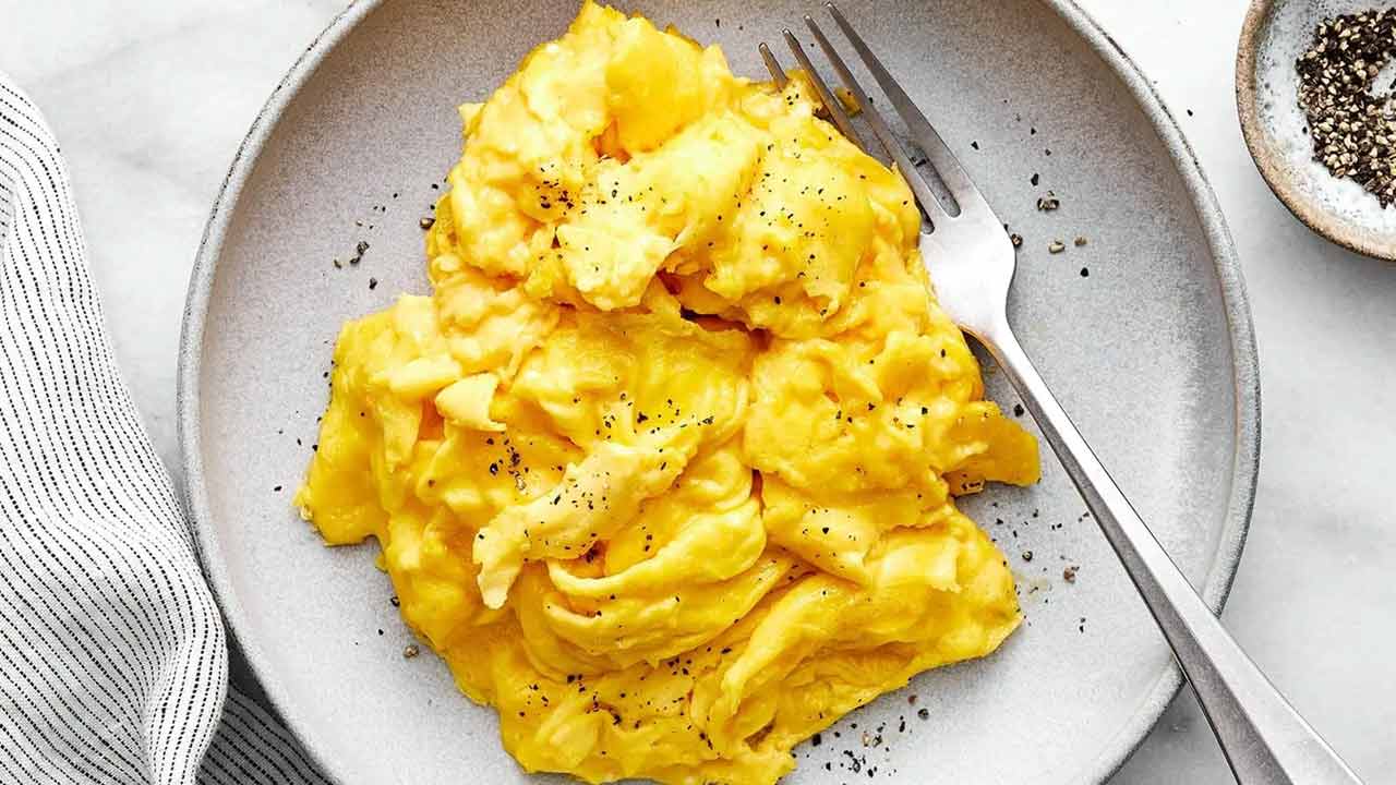 ‘স্ক্র্যাম্বলড এগ’ নরম রাখতে কোন পন্থা অনুসরণ করবেন?