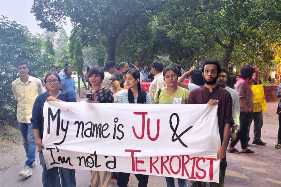 Teachers and students of Jadavpur University took to the streets to protest against the remarks made by Prime Minister Narendra Modi about the university
