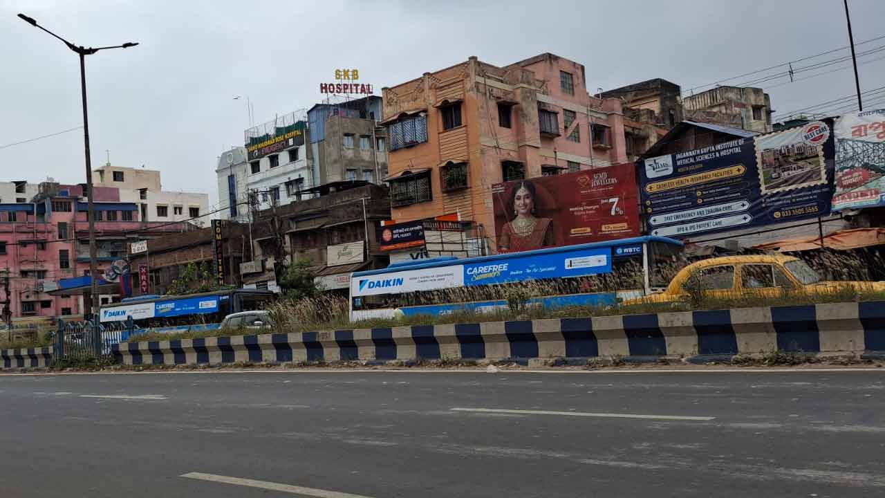 বিধানসভা নির্বাচনের কোনও চিহ্ন নেই।