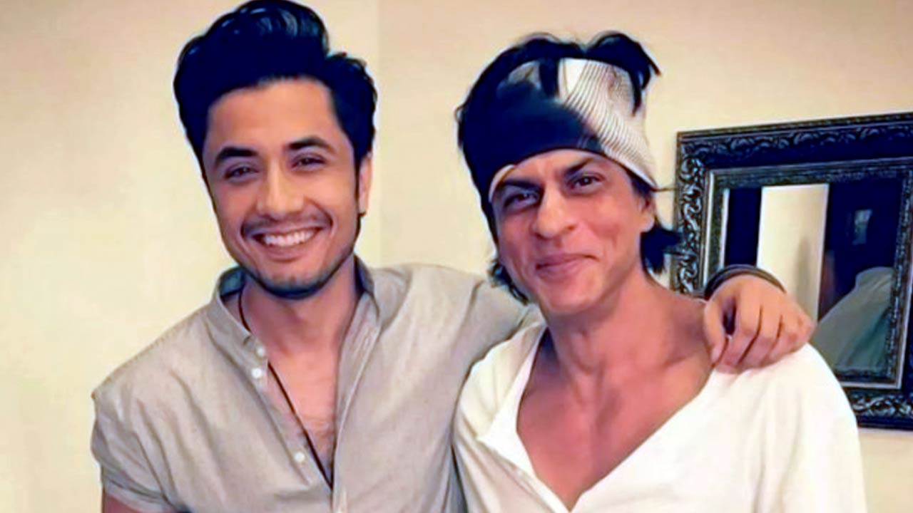 একসঙ্গে শাহরুখ ও আলি।