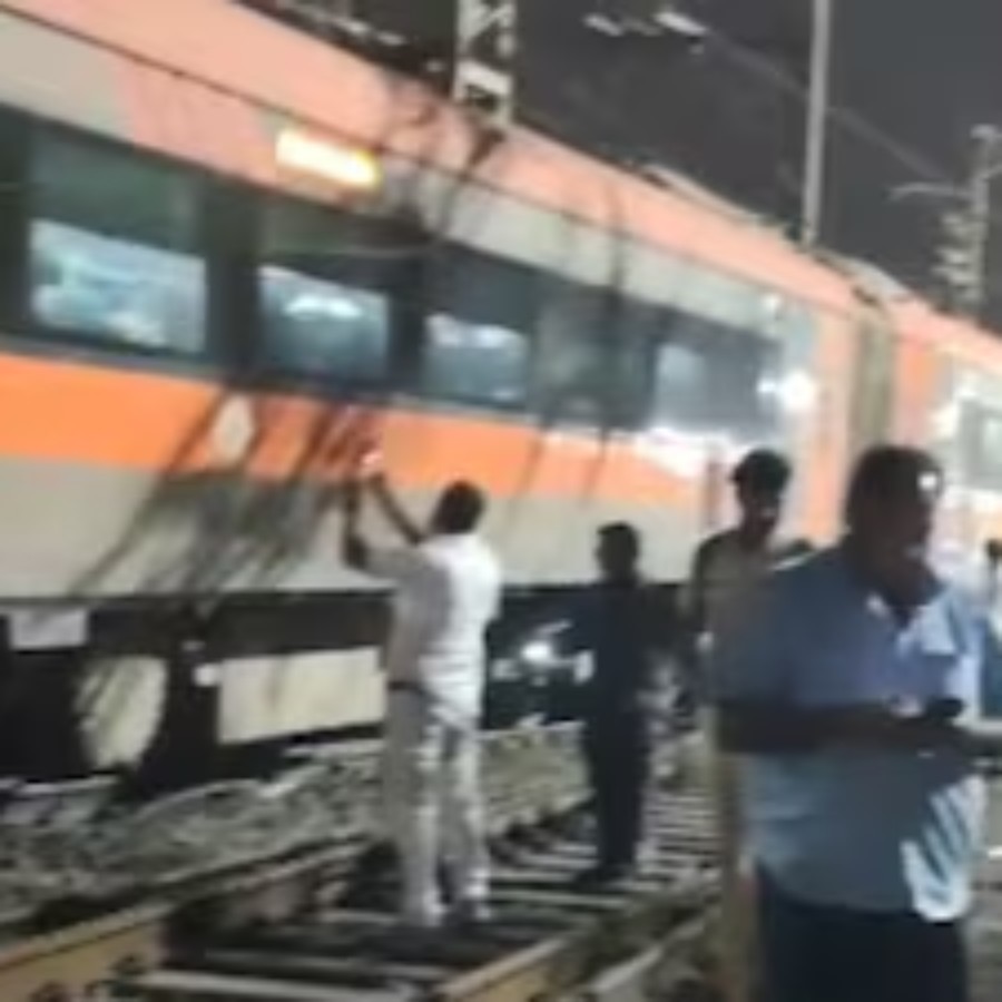 Mumbai-Solapur Vande Bharat Express derails near Pune station dgtl