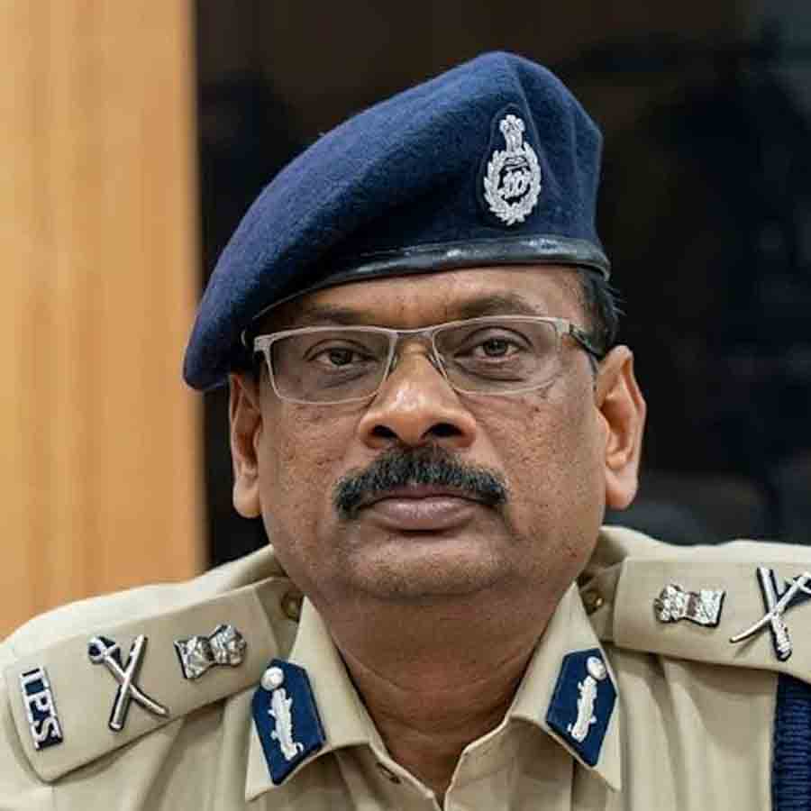 The Election Commission has warned the state police director general, naming over a thousand people ahead of the second phase of voting