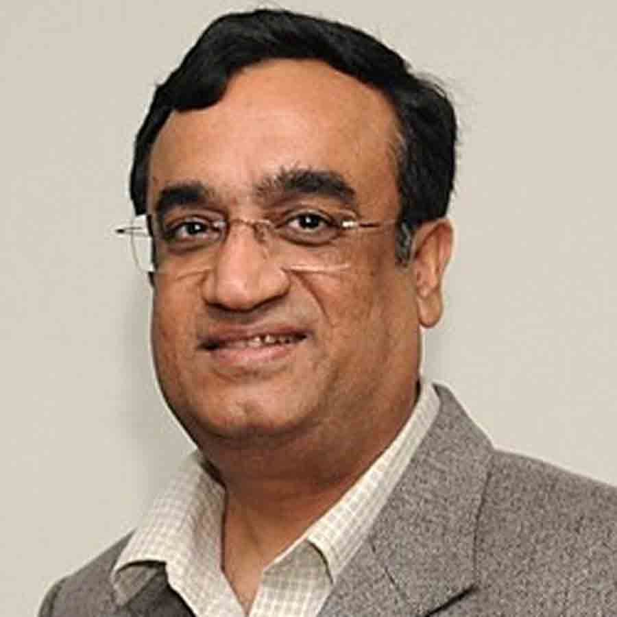 অজয় মাকেন।