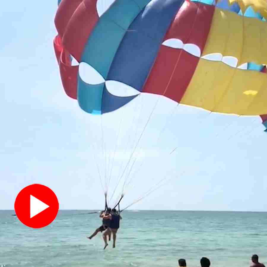 Video of Phuket tourist fell into sea after parasailing rope snaps goes viral dgtl