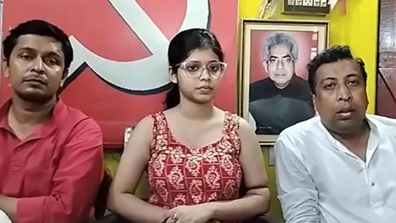 সিপিএম প্রার্থী কলতান দাশগুপ্তের সঙ্গে ‘আক্রান্ত’ তরুণী।
