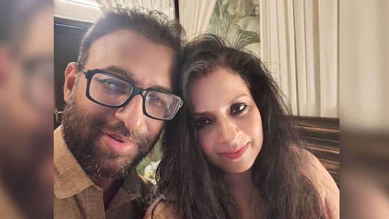 দিল্লিতে একান্তে সময় কাটাতে চান উৎসব এবং মৌপিয়া।