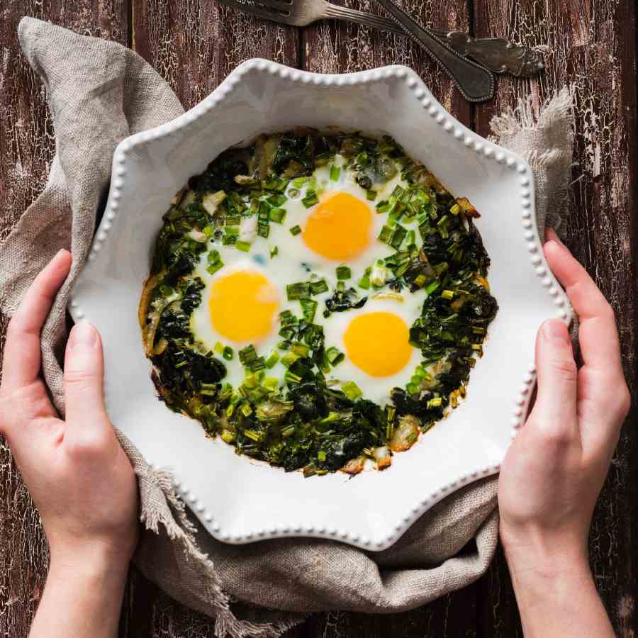 বেকড এগ উইথ স্পিনাচ।