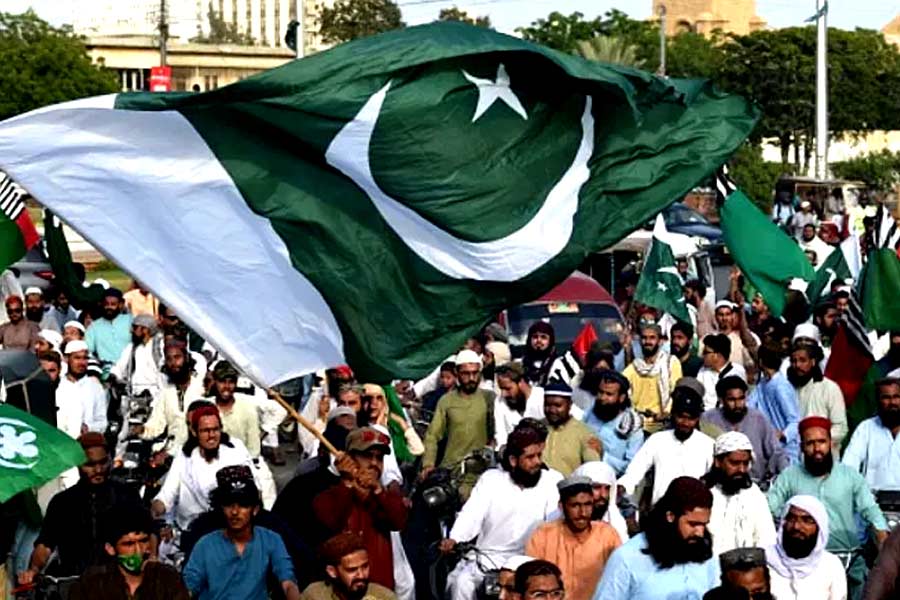 Is Pakistan's Field Marshal Asim Munir digging his own grave by trying to mediate in USA-Iran war