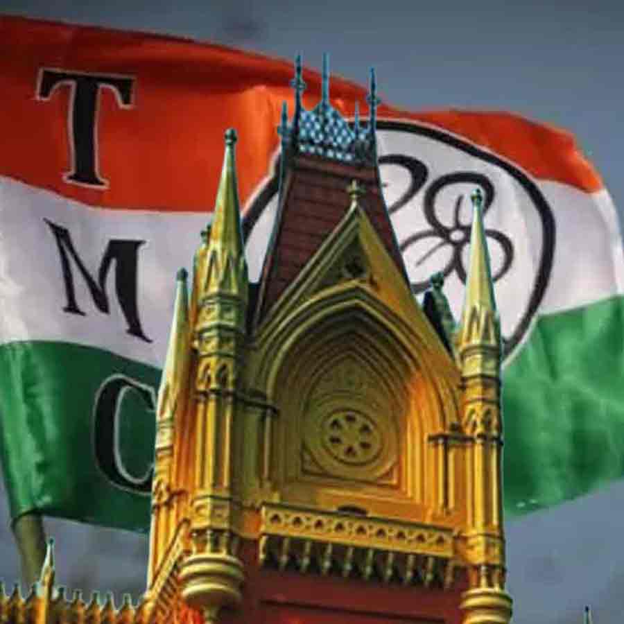 নির্বাচনের আগে কমিশনের ধরপাকড় নিয়ে কলকাতা হাই কোর্টে মামলা তৃণমূলের।