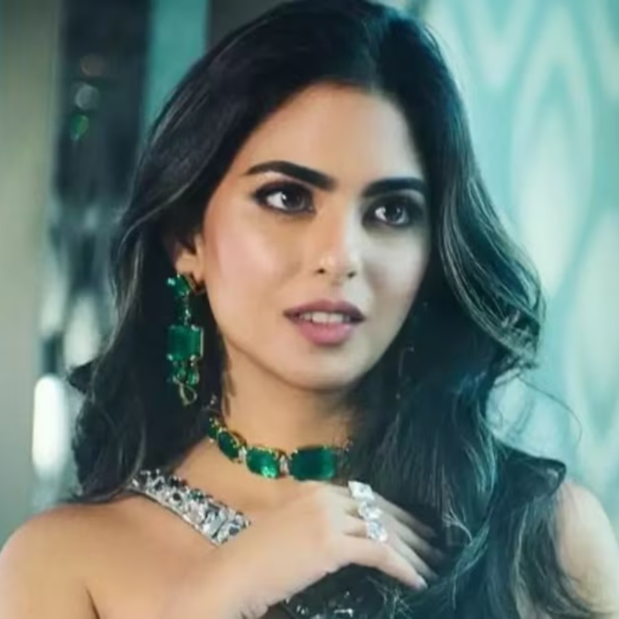 অপ্রচলিত ধারায় বিশ্বাসী ঈশা।