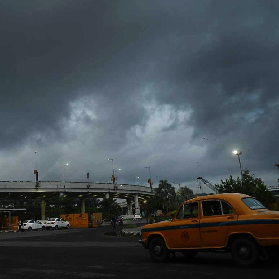 কলকাতায় কালবৈশাখীর সতর্কতা জারি করেছে আলিপুর আবহাওয়া দফতর।