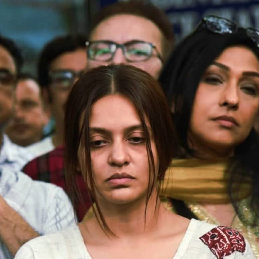 তালসারিতে এফআইআর দায়ের করেন প্রিয়াঙ্কা। 